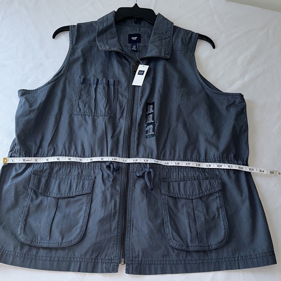 Brand New Gap cargo vest - Picture 4 of 5